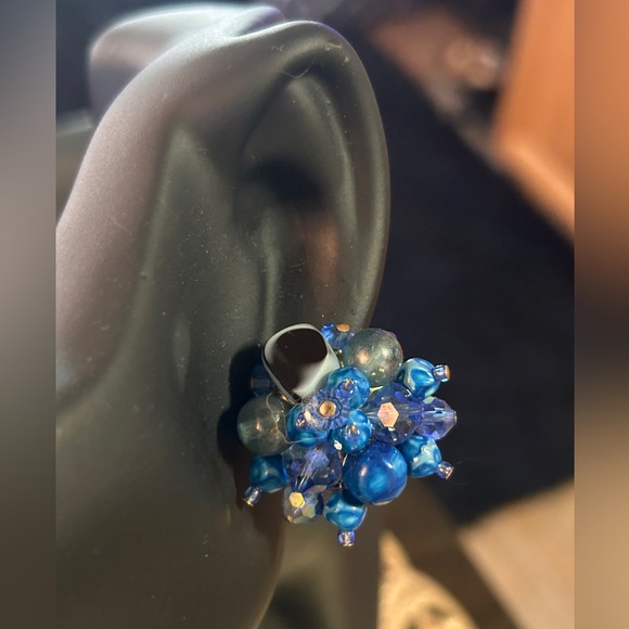 Vintage blue clip on earrings - Picture 2 of 6